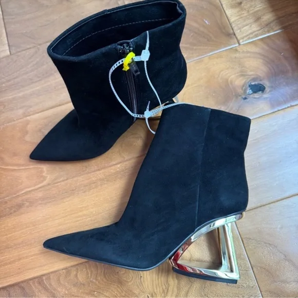 NWT Gianni Bini Harrison Suede Architectural Wedge Black Booties Sz 8,5 - Picture 2 of 8